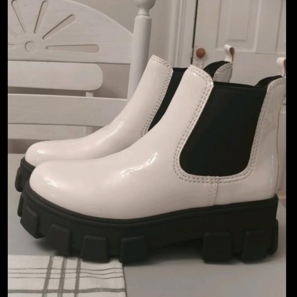 NWT Sam Edelman Circus Chelsea Darielle Booties